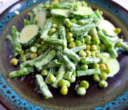Салат с зелеными овощами