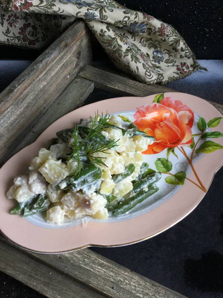 Кухня Дании(салат с картофелем и сельдью)