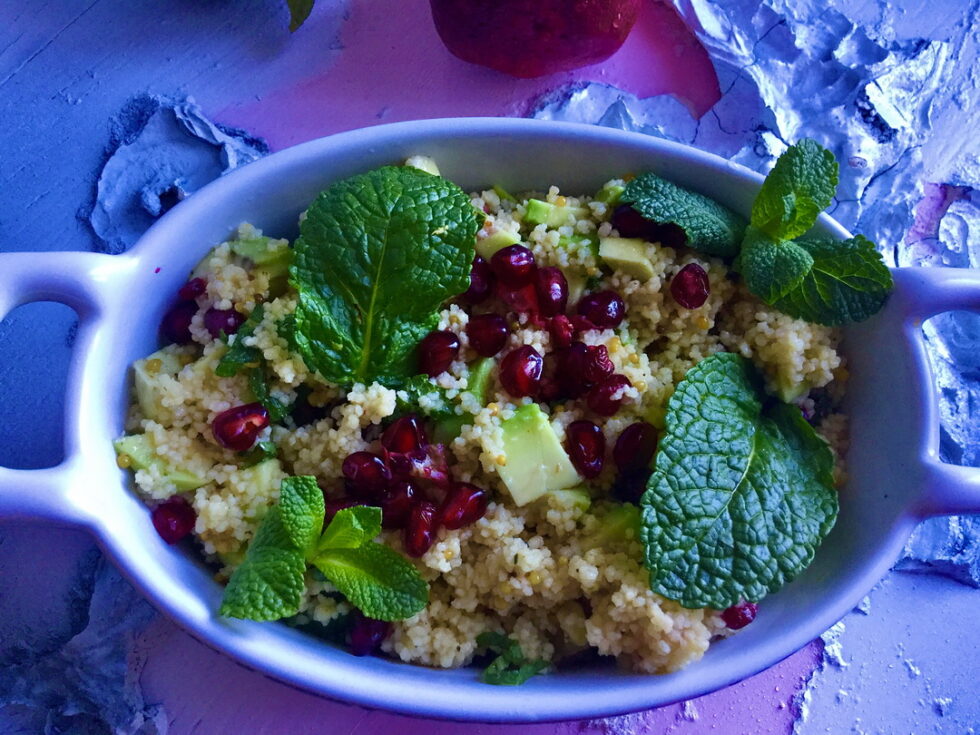 Кус т. Кус кус с изюмом. Кус кус со шпинатом. Постный салат с кускусом Табрис. Салат с кускусом, черри, зеленью клюквой.