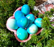 Как красиво покрасить яйца